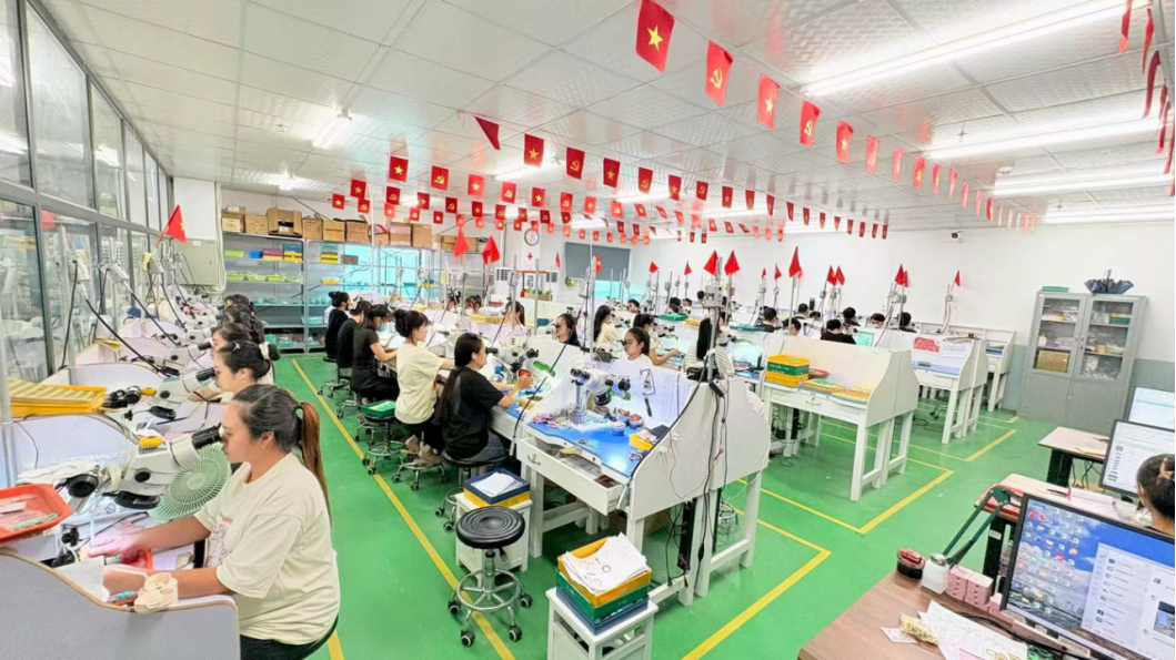 JINYI Precision Jewelry Production Workshop JINYI jewelry factory precision workstations with skilled production teams and specialized equipment