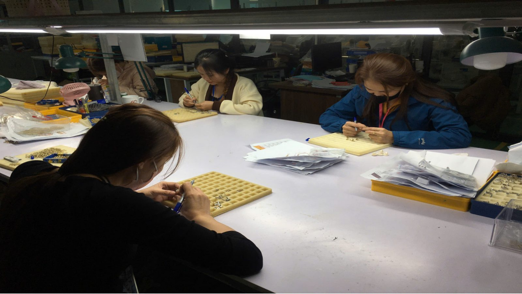 JINYI Jewelry Workshop Sample Review Context JINYI Jewelry workshop context showing sample review workstations