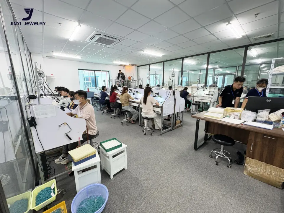 Professional jewelry quality control and inspection station at JINYI JEWELRY factory.