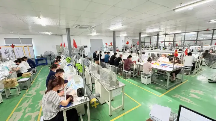 Jinyi's Jewelry Factory In Vietnam Which has 2500 workers. 