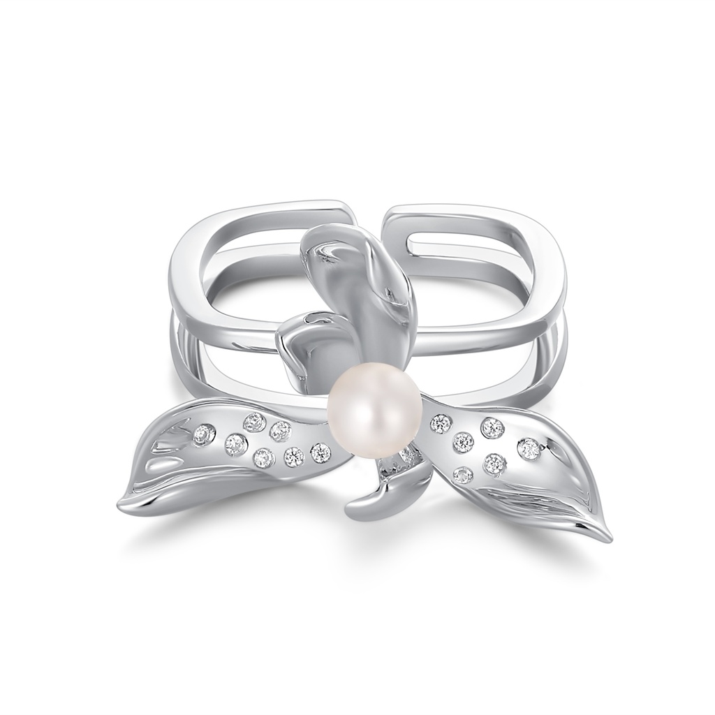 Elegant pearl flower ring with delicate cubic zirconia accents