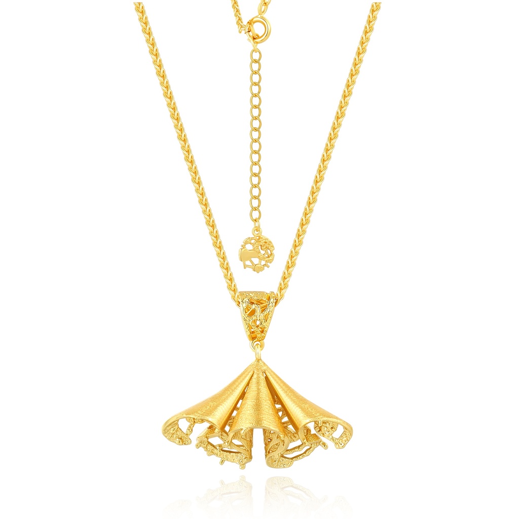 Luxurious Golden Fan Pendant Necklace with Intricate Filigree Design
